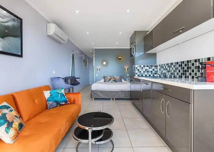 To Village Naturiste Port Nature * 아그